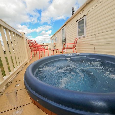 Tattershall Lakes - Hot Tub Breaks 外观 照片