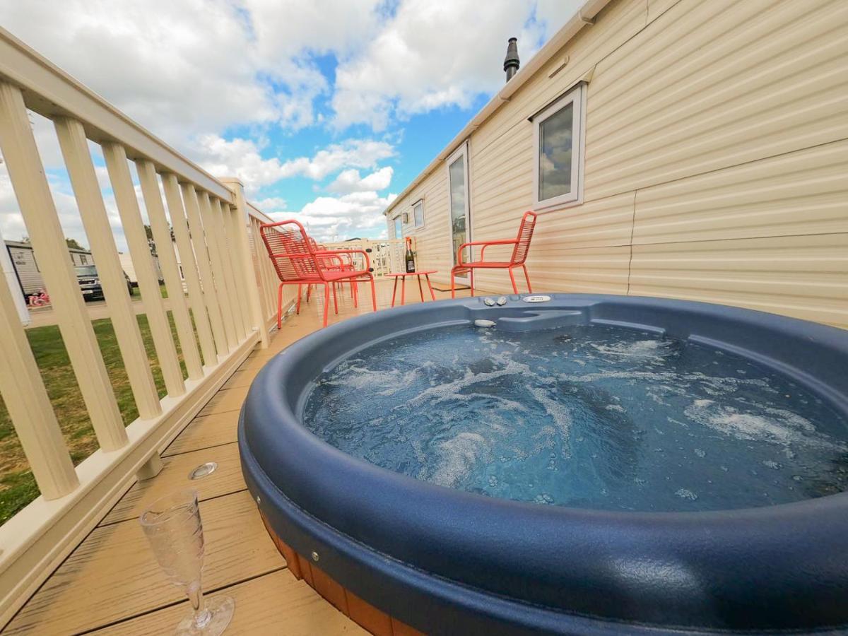 Tattershall Lakes - Hot Tub Breaks 外观 照片